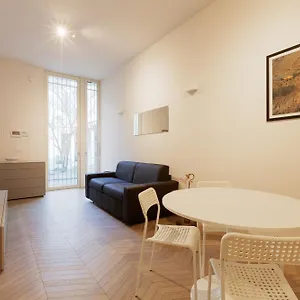 https://milano-cordusio-enchanting-apartment.it-lombardy.com