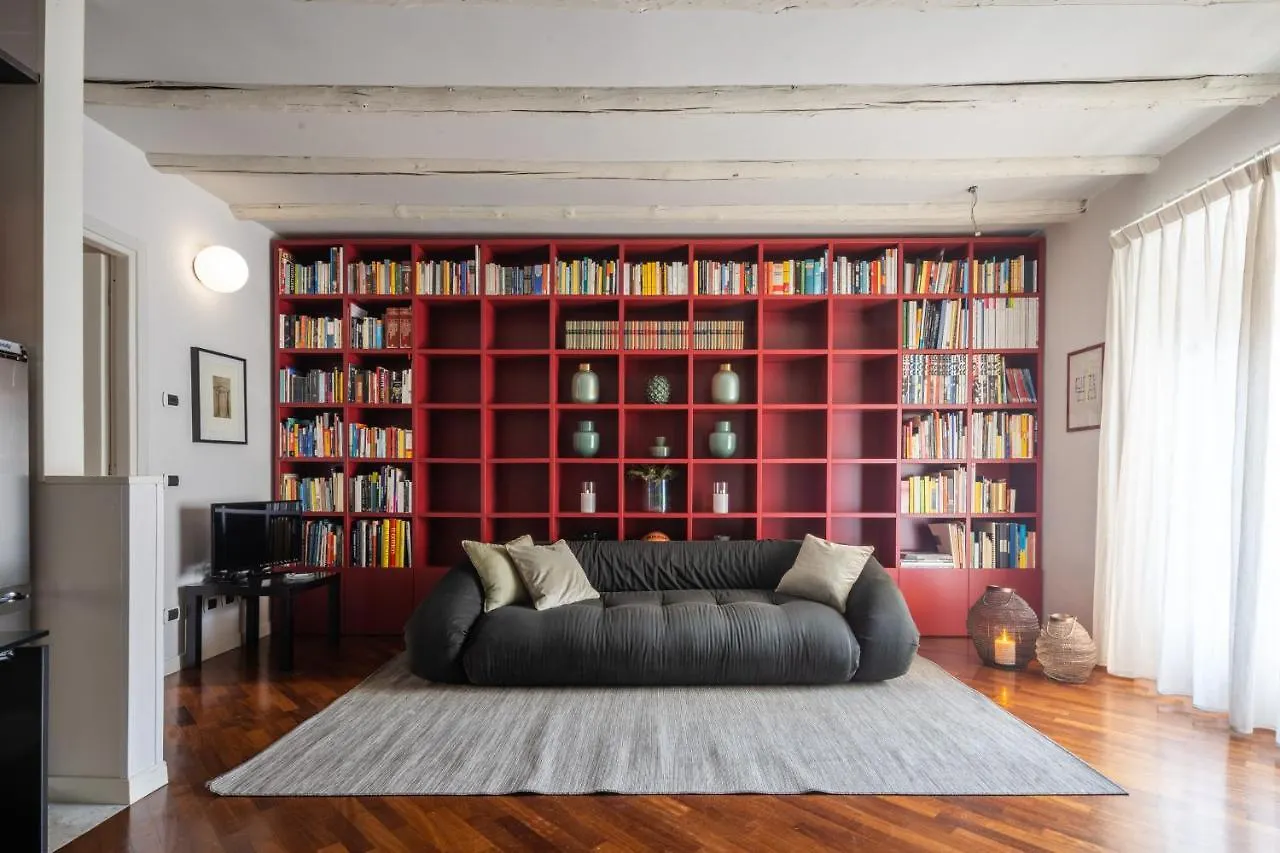 Porta Venezia Cozy Studio R&R location
